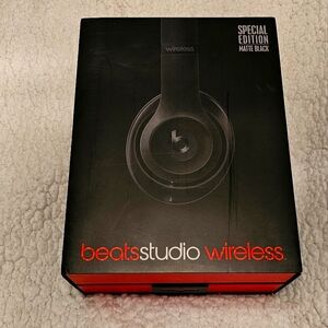 Beats Studio Wireless Special Edition Matte Black Over-Ear Headphones like new!